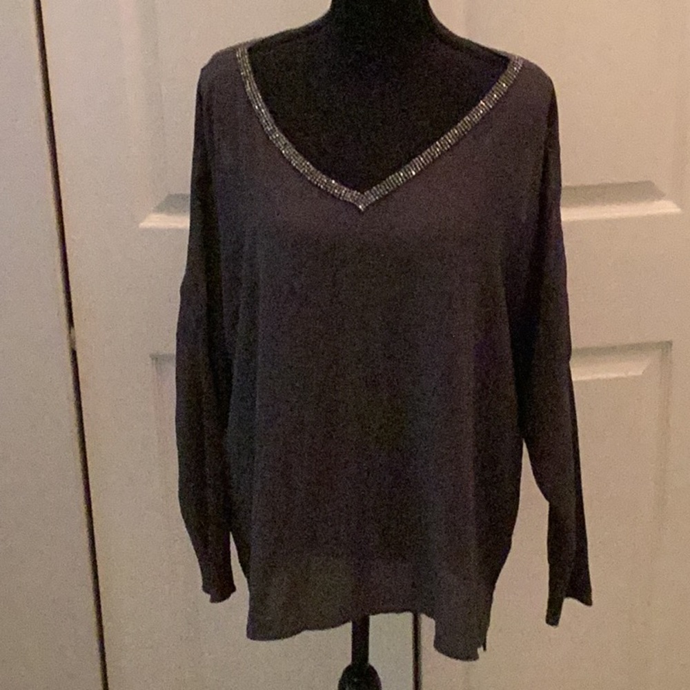 🖤NWOT Vibrant Juicy Couture Size XLarge Cold Shoulder Embellished Fun Top 🖤